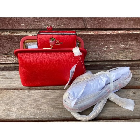 COACH Nora Kisslock Crossbody Strawberry  Electric Red Purse & Wallet CH339 - Picture 3 of 4